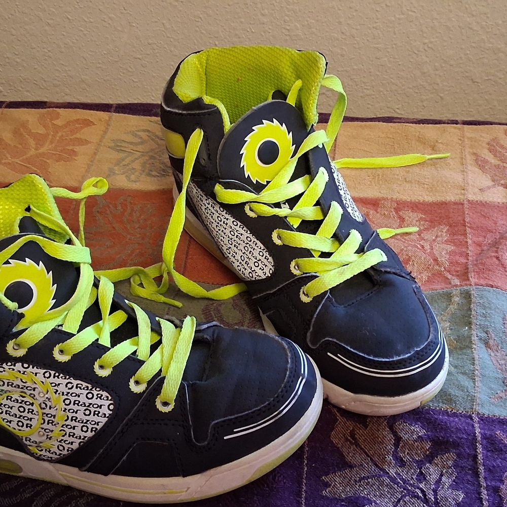 Razor Kids High-Top Sneakers - Black and Neon Green 0427 Light Up